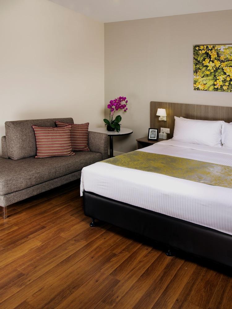 ซัมเมอร์เซ็ท เมดีนี้ อิสกันดาร์ ปูเตรี Hotel นุสาจายา ภายนอก รูปภาพ