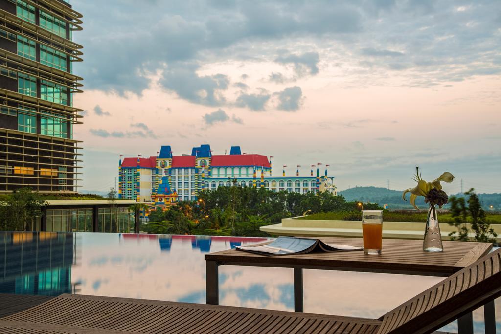 ซัมเมอร์เซ็ท เมดีนี้ อิสกันดาร์ ปูเตรี Hotel นุสาจายา ภายนอก รูปภาพ